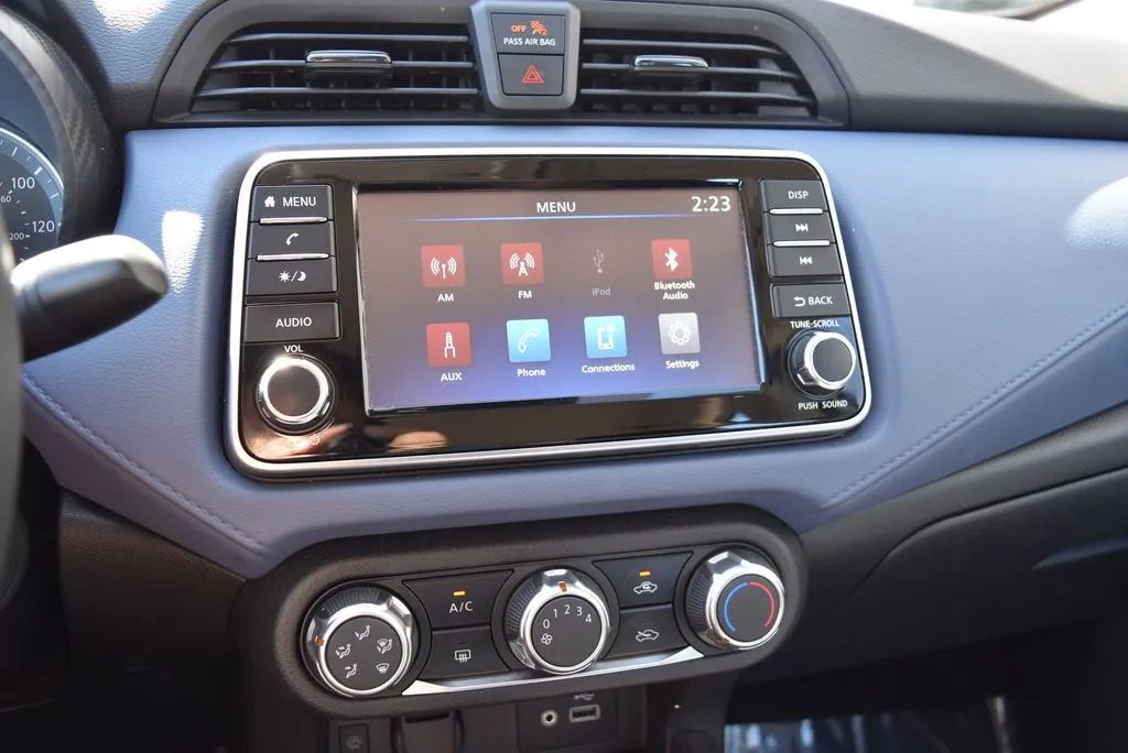 Nissan Versa photo 13