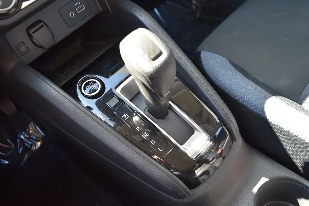 Nissan Versa photo 16