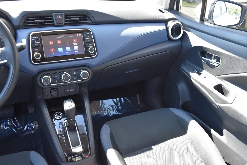 Nissan Versa photo 12