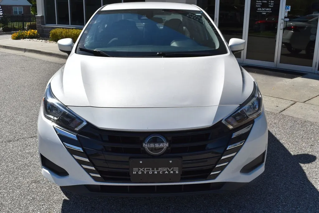 Nissan Versa photo 3