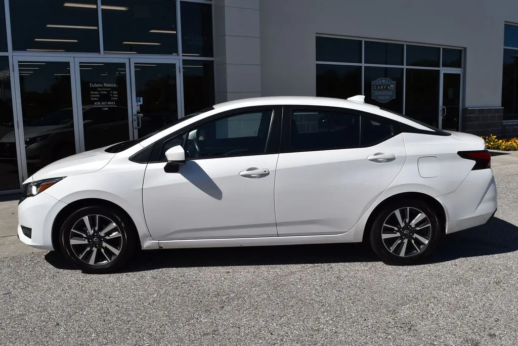 Nissan Versa photo 4