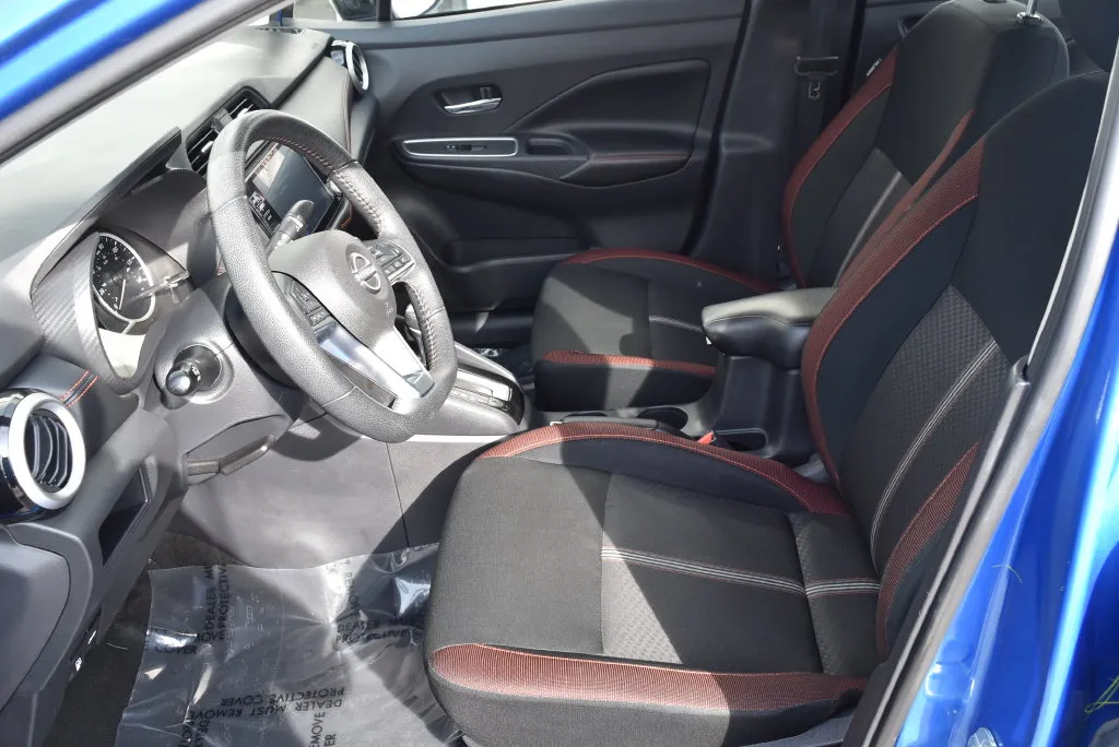 Nissan Versa photo 8