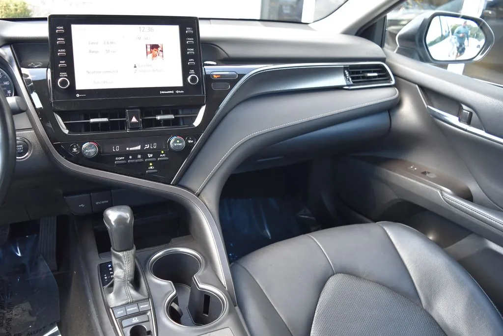 Toyota Camry photo 12