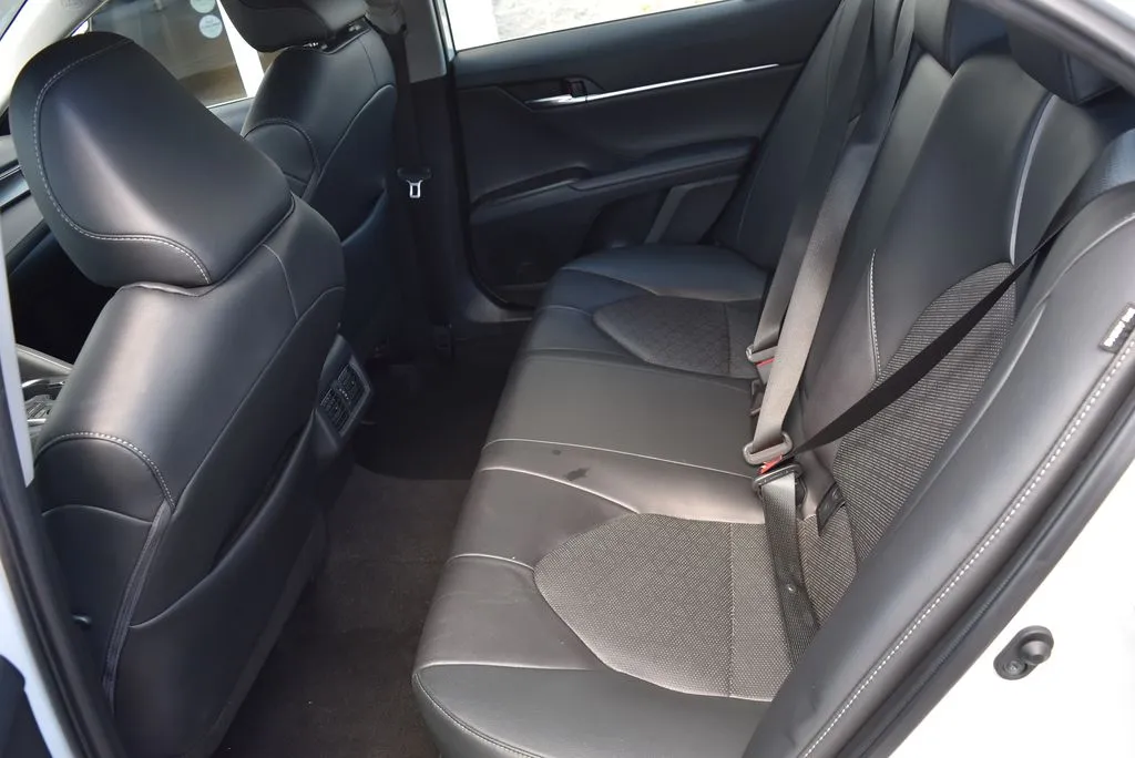 Toyota Camry photo 9
