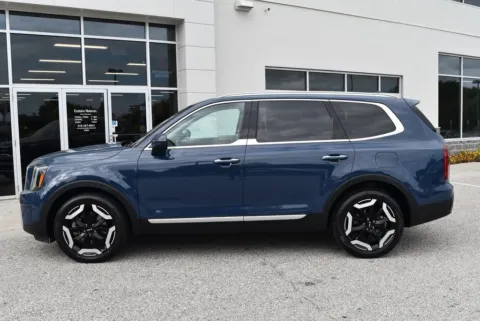 More photos of 2025 Kia Telluride S at Exclusive Motorcars, MD