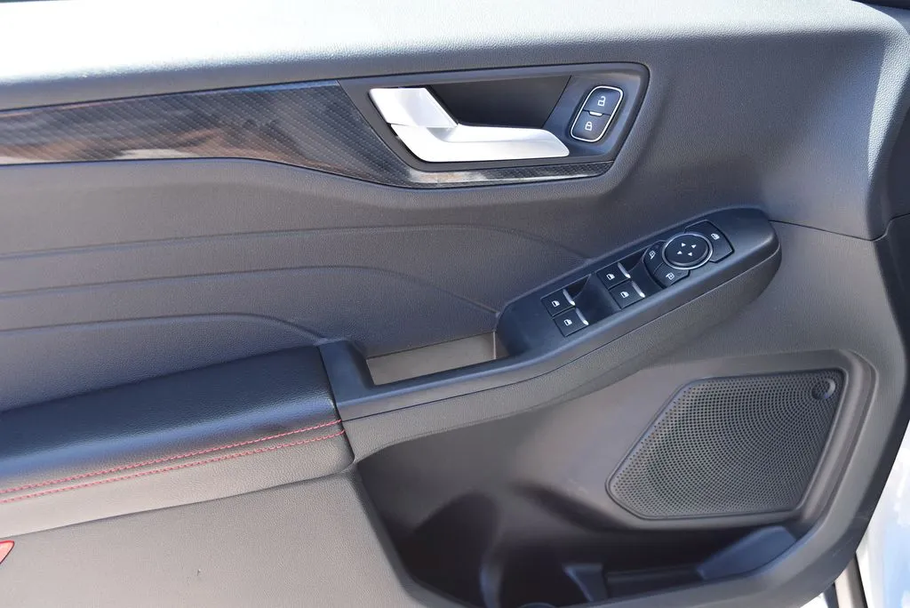 Ford Escape photo 8