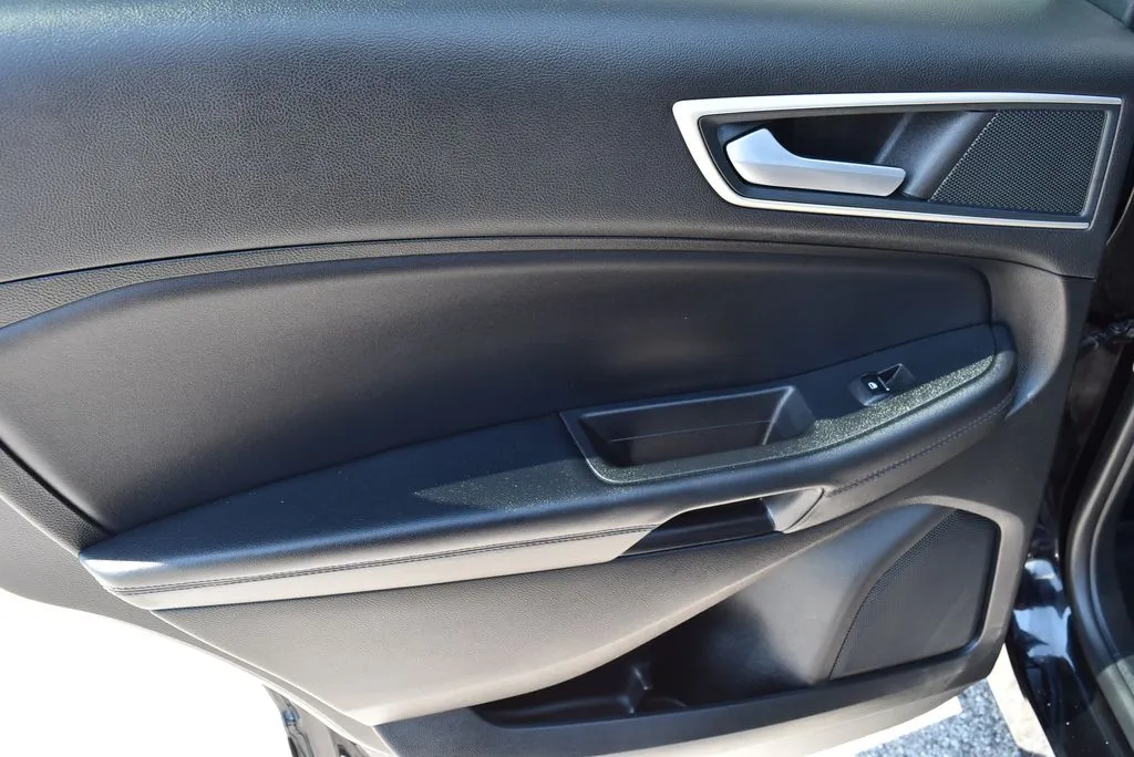 Ford Edge photo 11
