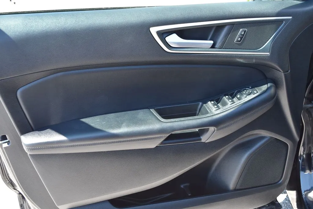 Ford Edge photo 9