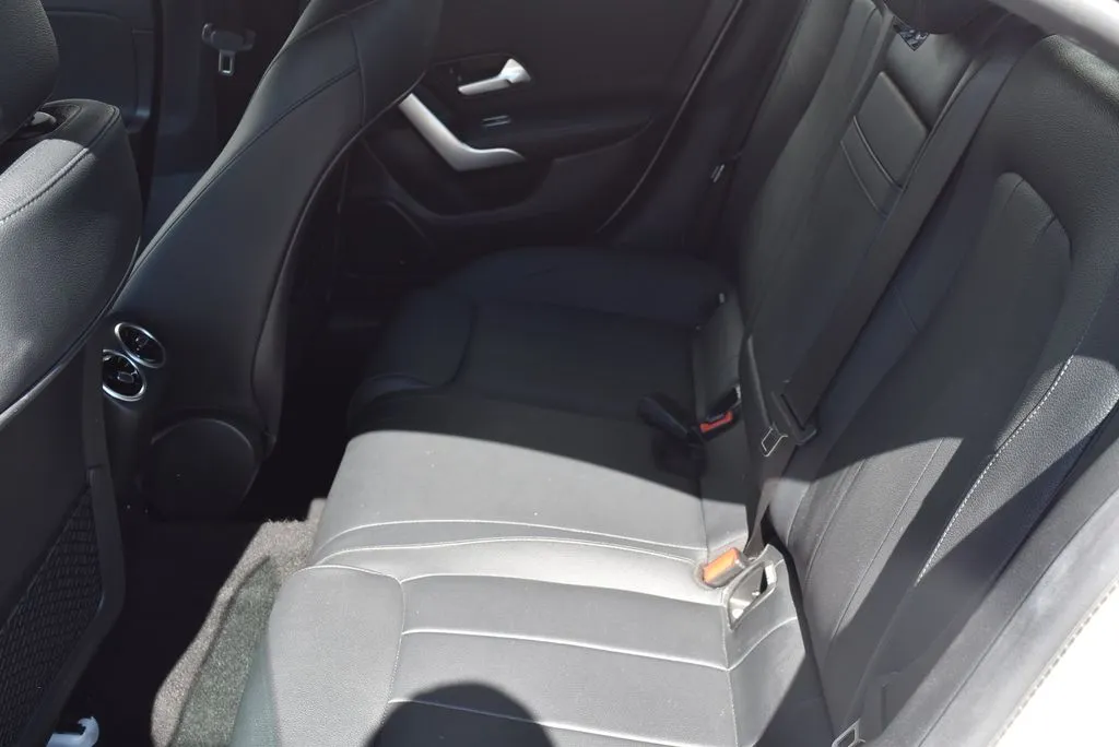 Mercedes-Benz CLA photo 9