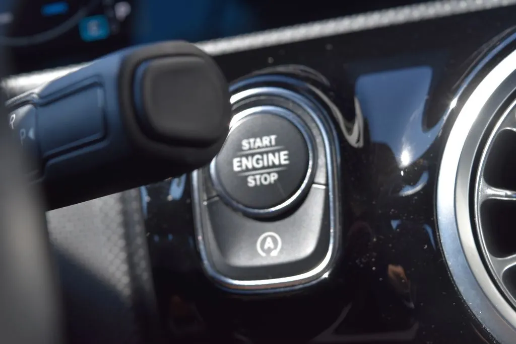 Mercedes-Benz CLA photo 16