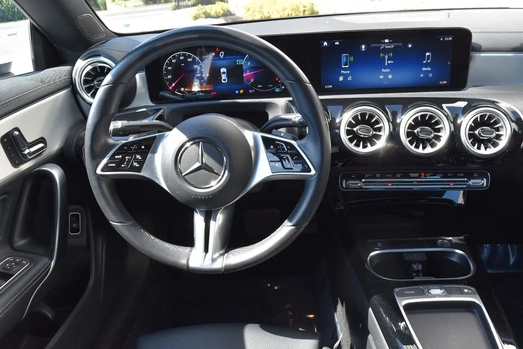 Mercedes-Benz CLA photo 11