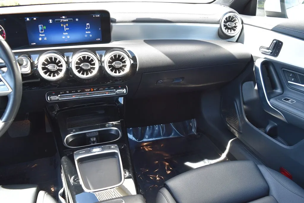 Mercedes-Benz CLA photo 12