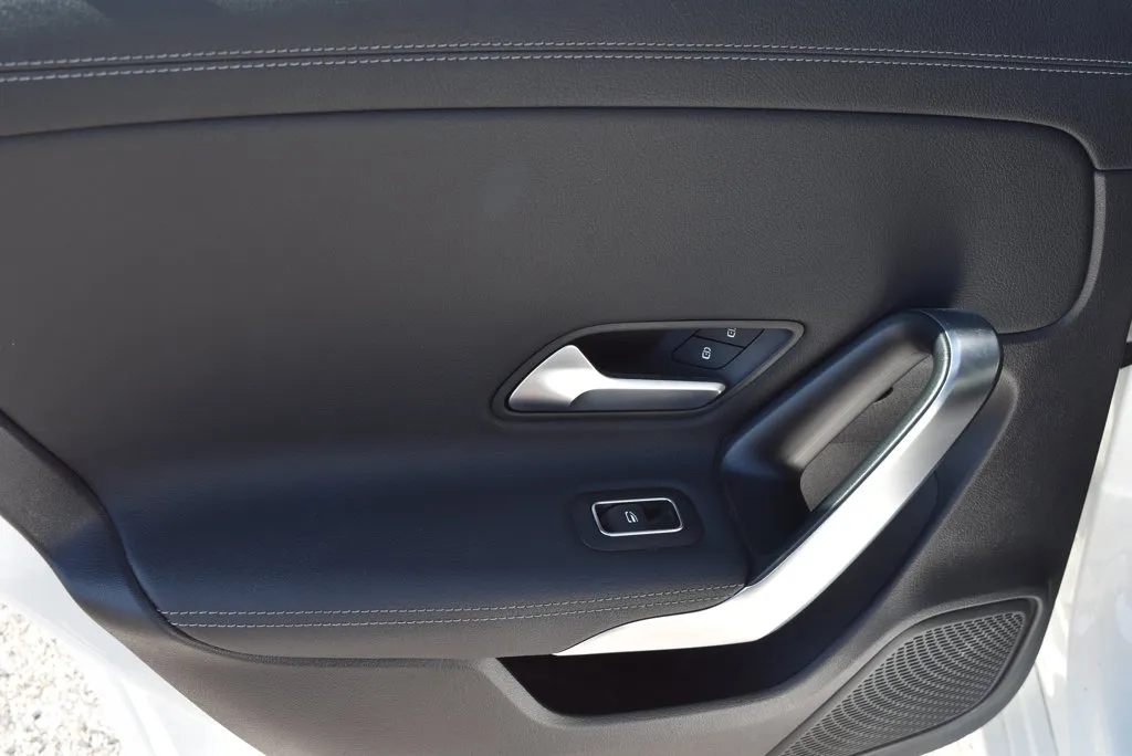 Mercedes-Benz CLA photo 10