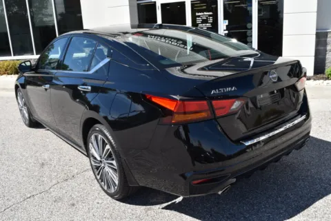 More photos of 2023 Nissan Altima 2.5 SL at Exclusive Motorcars, MD