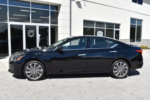 More photos of 2023 Nissan Altima 2.5 SL at Exclusive Motorcars, MD
