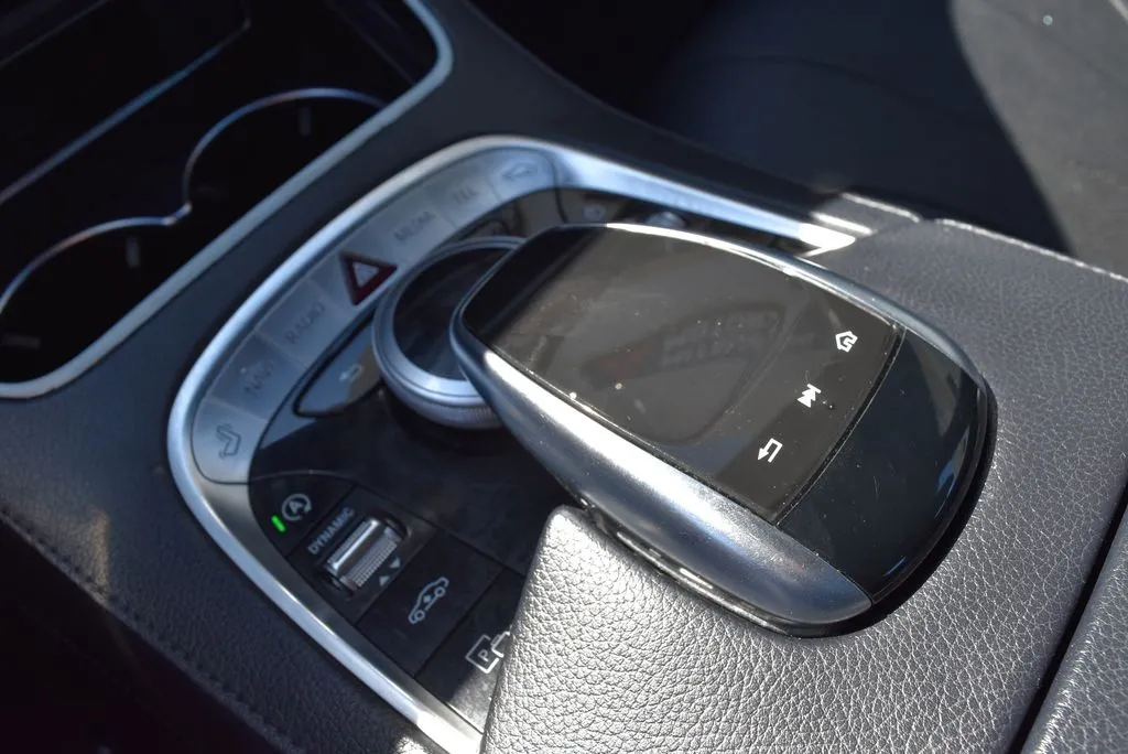 Mercedes-Benz S-Class photo 18