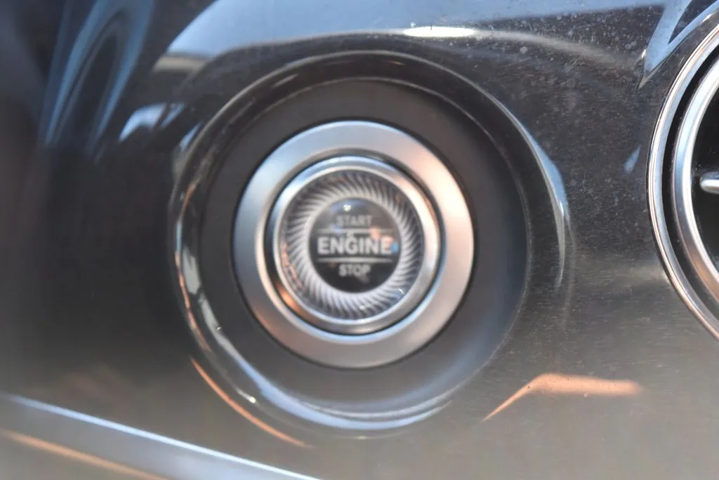 Mercedes-Benz S-Class photo 16