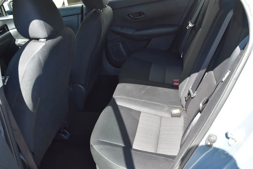 Nissan Sentra photo 9