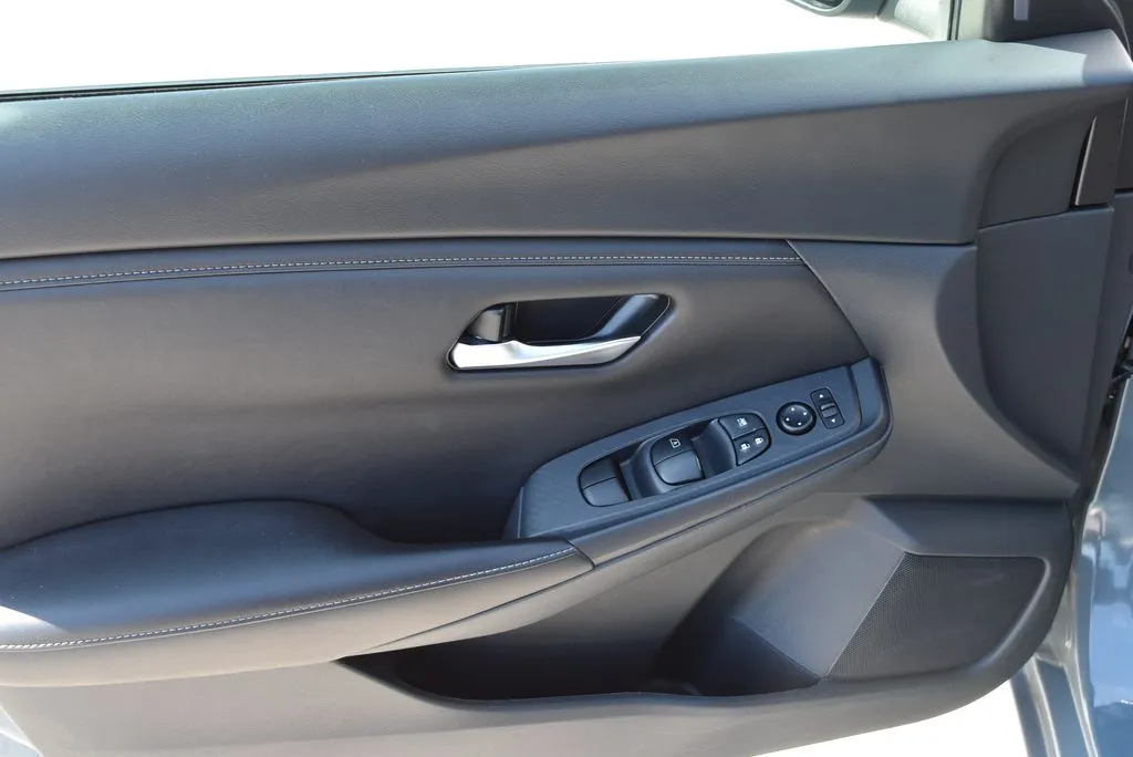 Nissan Sentra photo 8