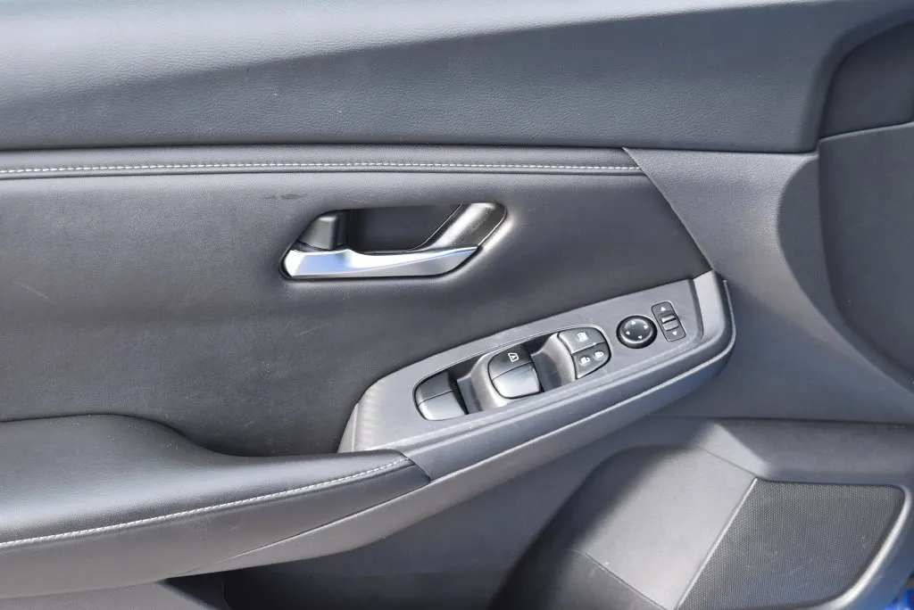 Nissan Sentra photo 8
