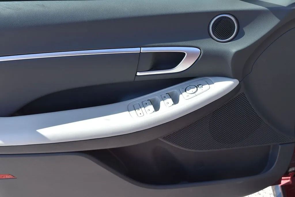 Hyundai Sonata photo 8