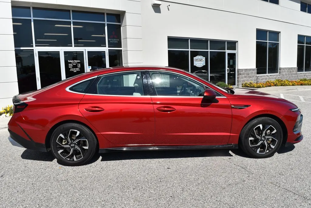 Hyundai Sonata photo 2