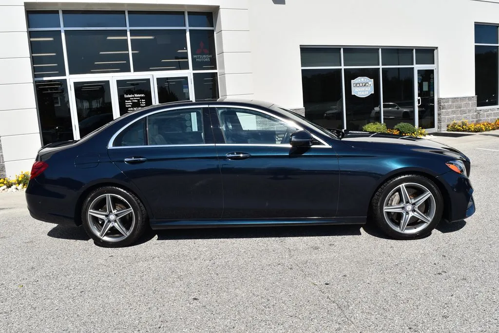 Mercedes-Benz E-Class photo 2