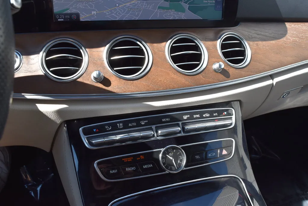 Mercedes-Benz E-Class photo 16