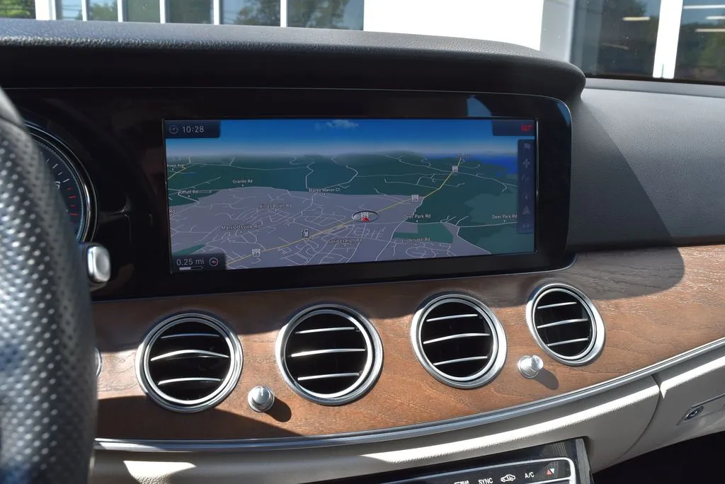 Mercedes-Benz E-Class photo 15