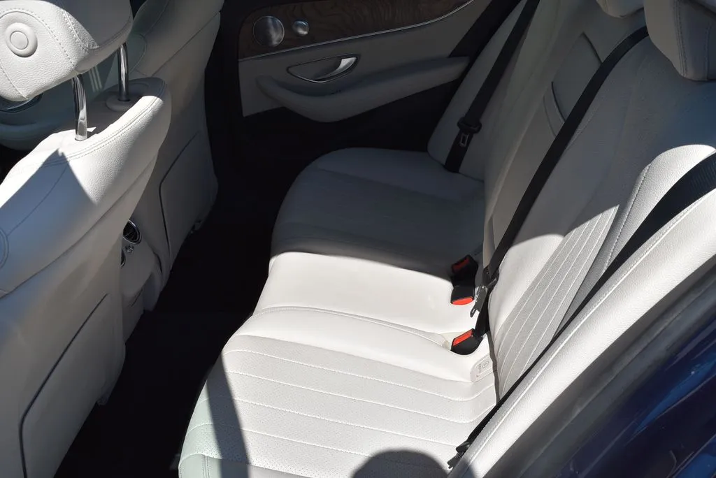 Mercedes-Benz E-Class photo 9