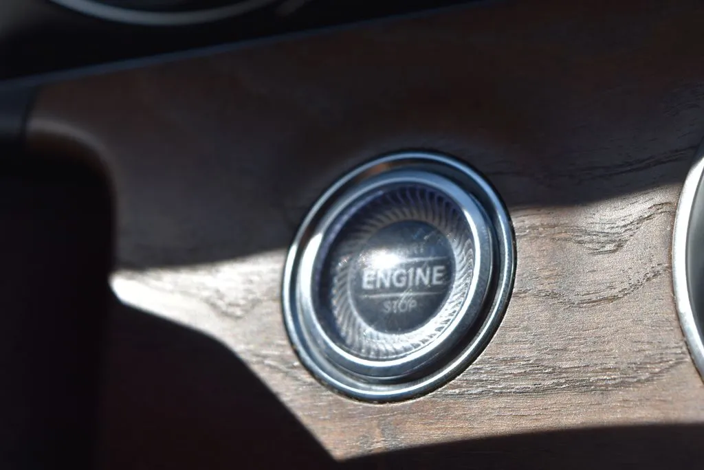 Mercedes-Benz E-Class photo 19