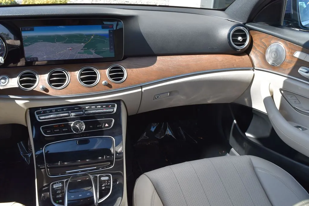 Mercedes-Benz E-Class photo 12