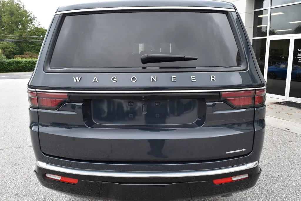 Jeep Wagoneer L photo 6