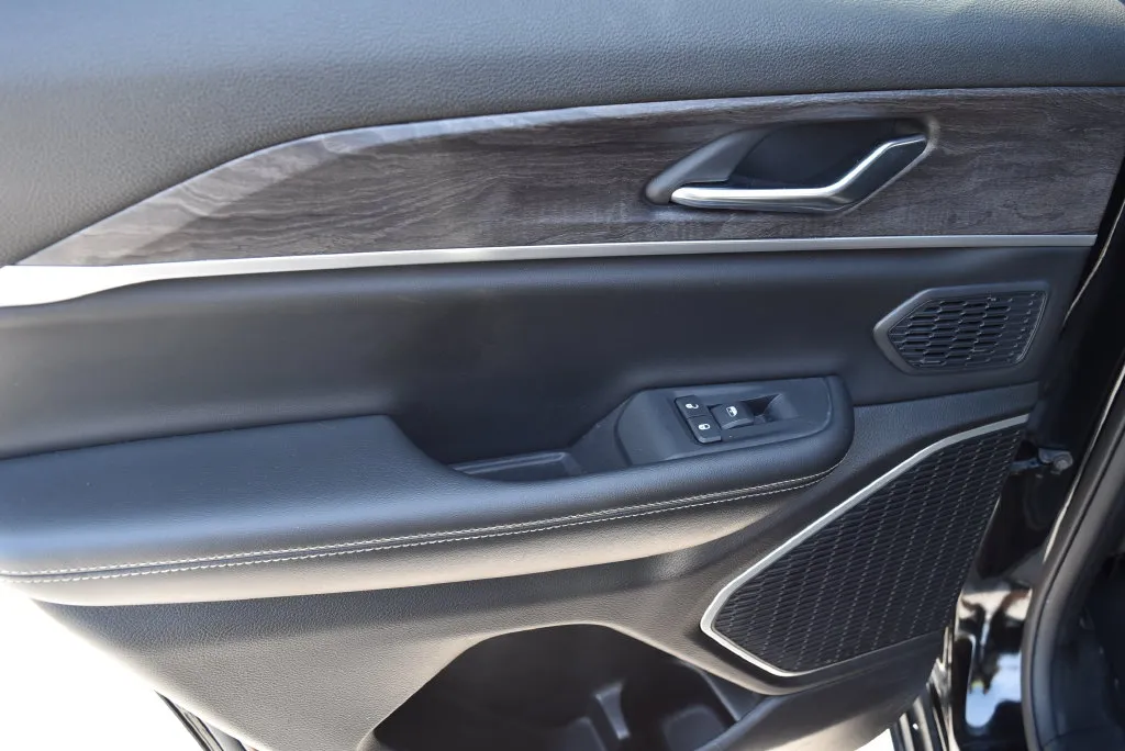 Jeep Grand Cherokee photo 11