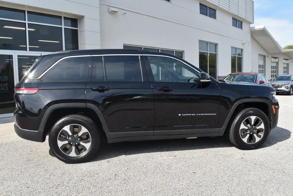 Jeep Grand Cherokee photo 2