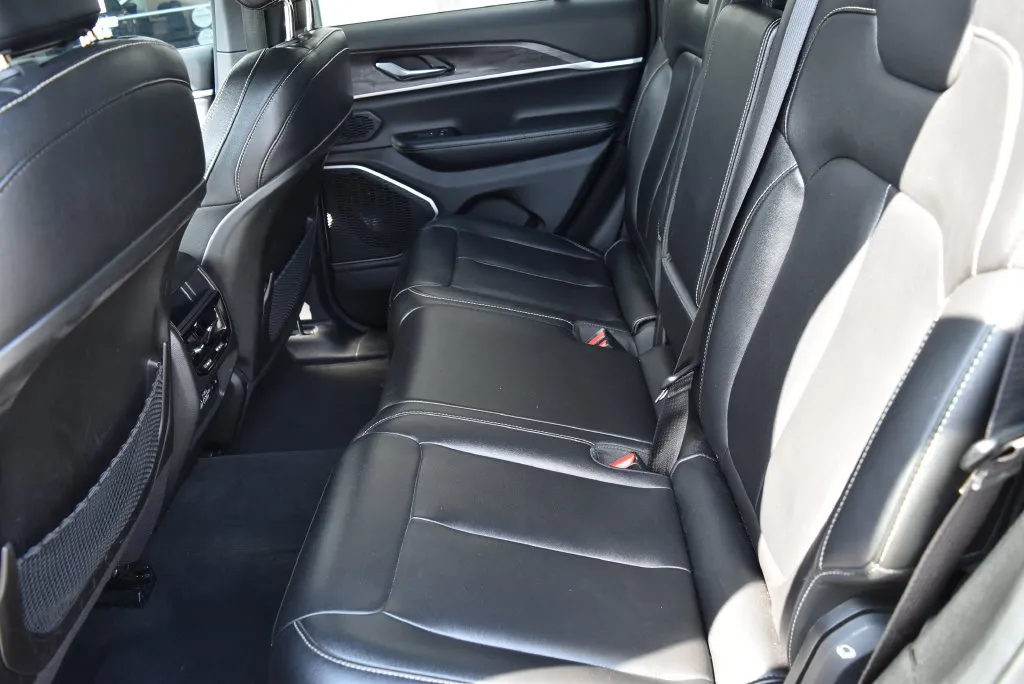 Jeep Grand Cherokee photo 10