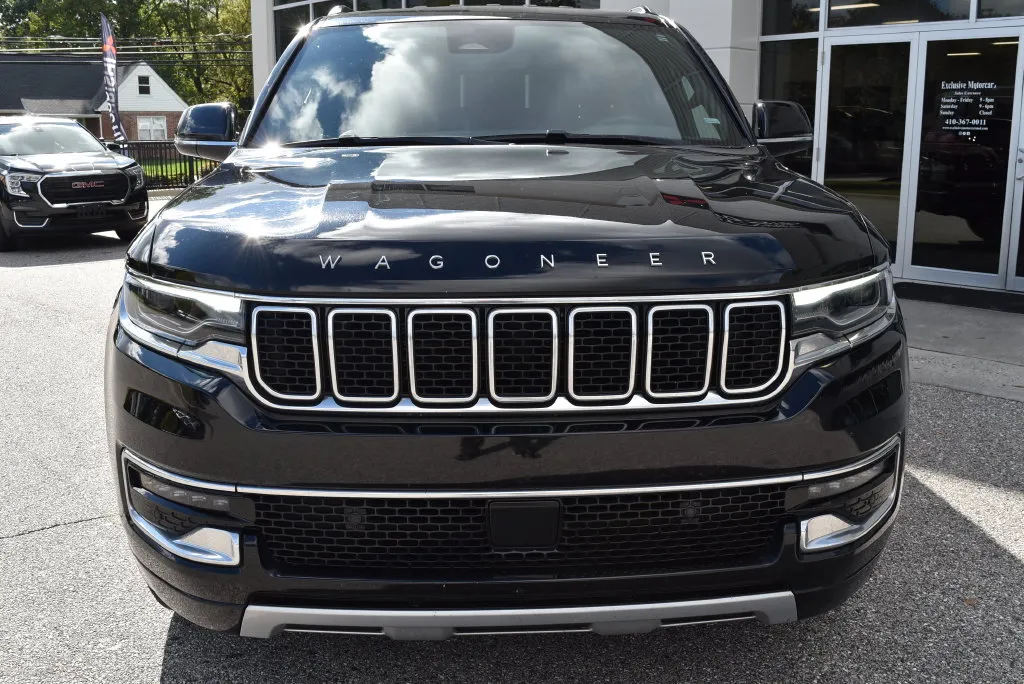 Jeep Wagoneer L photo 3