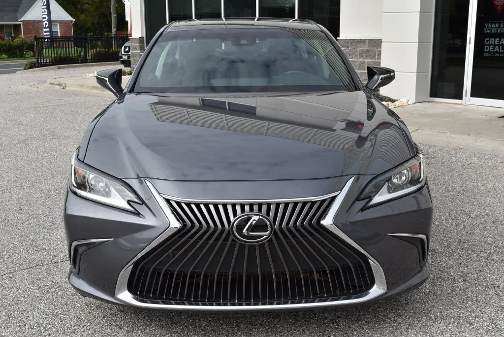 Lexus ES photo 3