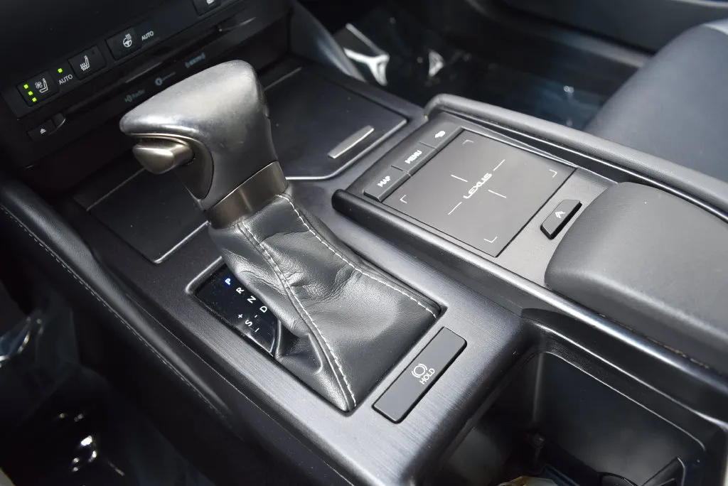 Lexus ES photo 17