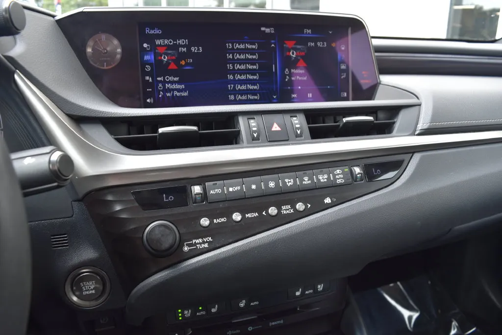 Lexus ES photo 15
