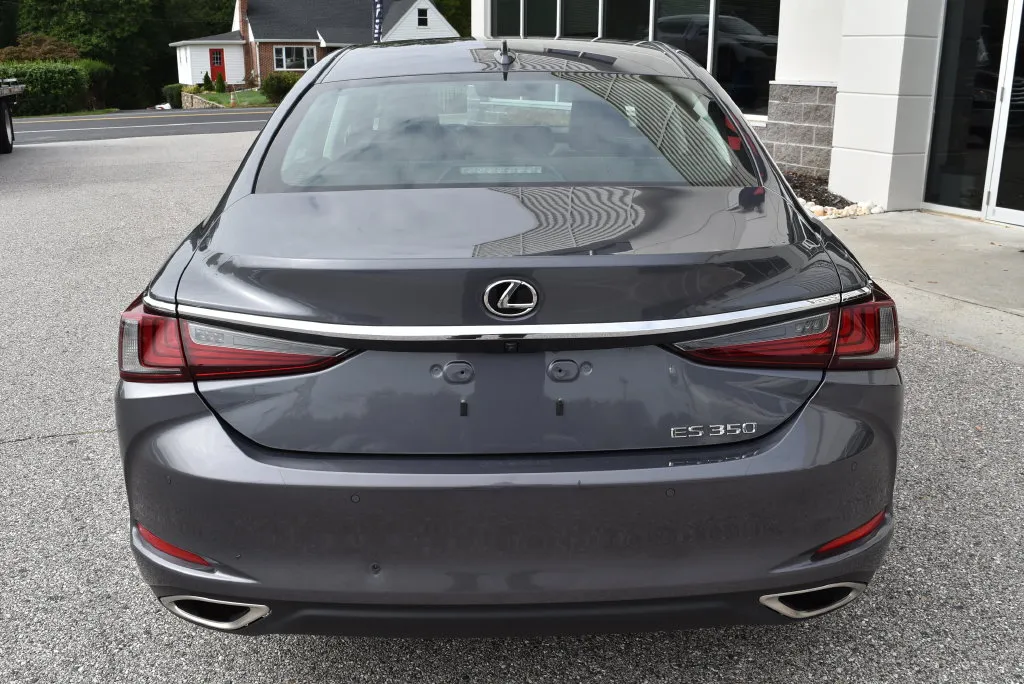 Lexus ES photo 6