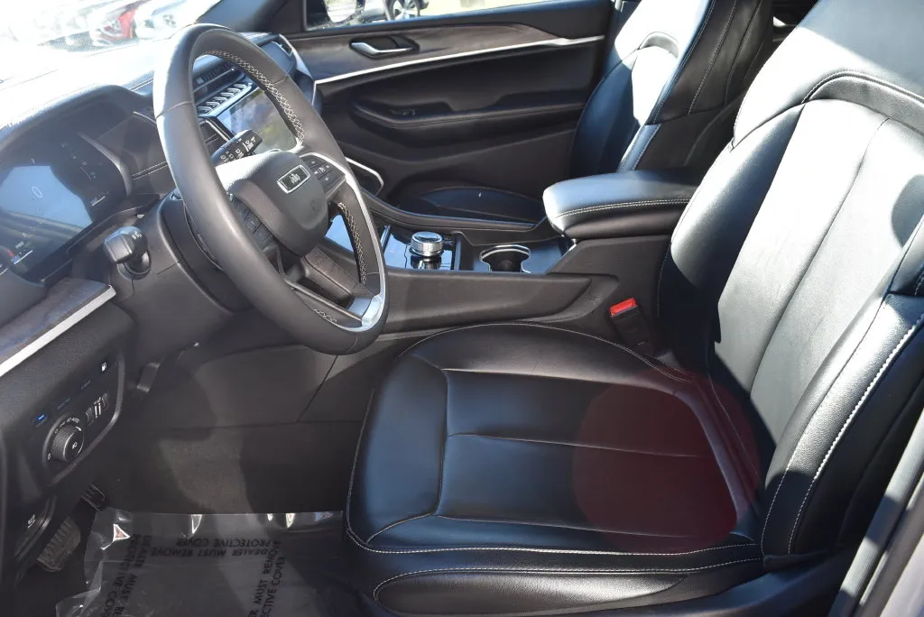 Jeep Grand Cherokee photo 8
