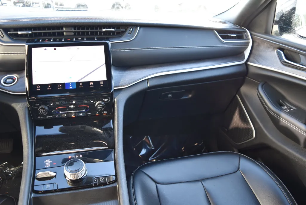Jeep Grand Cherokee photo 14