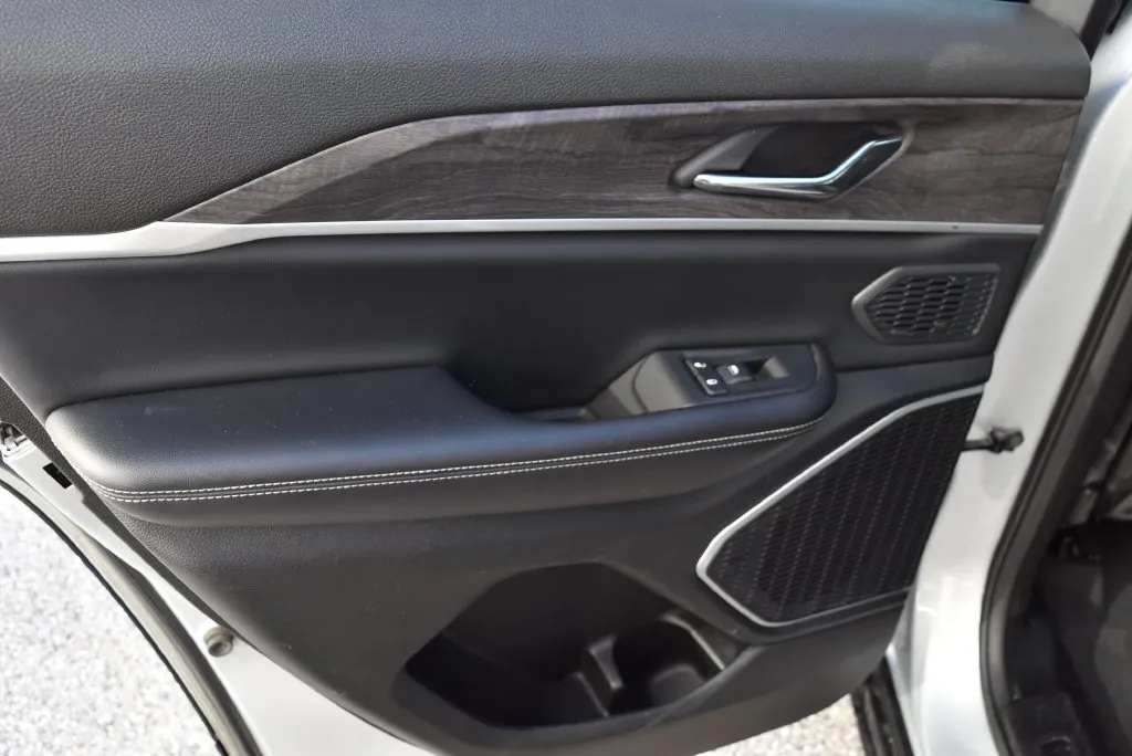 Jeep Grand Cherokee photo 12