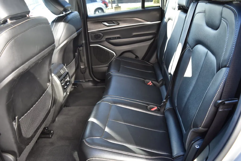Jeep Grand Cherokee photo 11