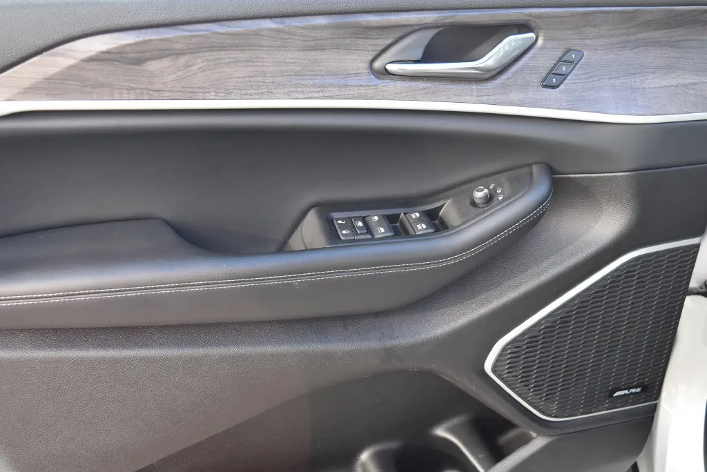 Jeep Grand Cherokee photo 9