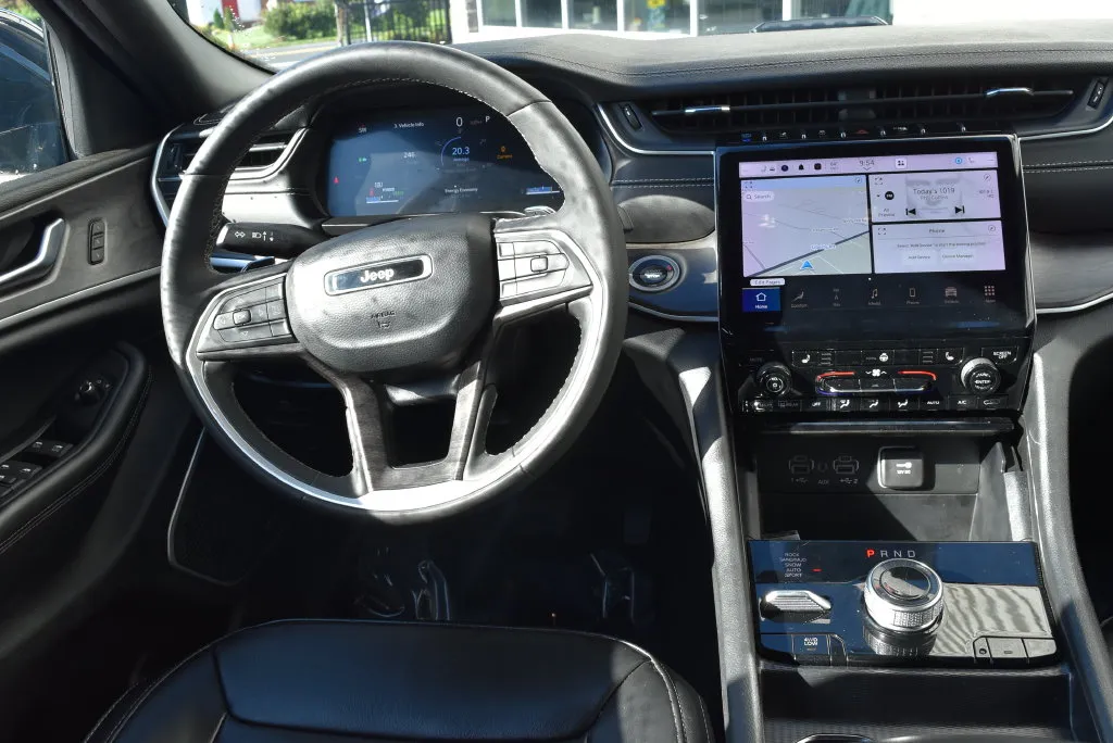 Jeep Grand Cherokee photo 13