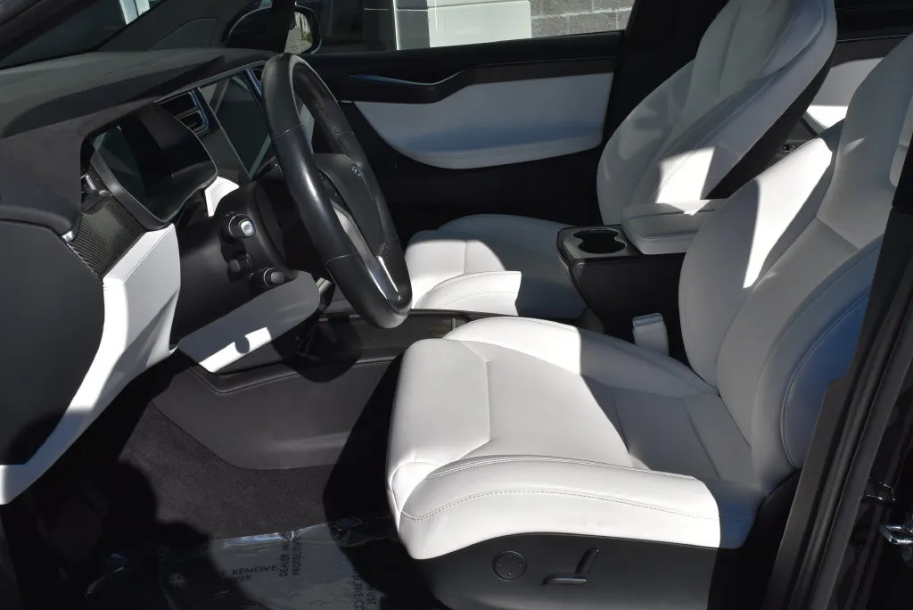 Tesla Model X photo 14