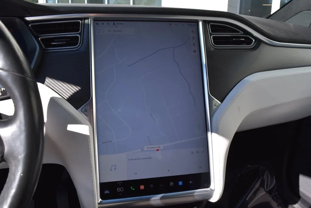 Tesla Model X photo 20