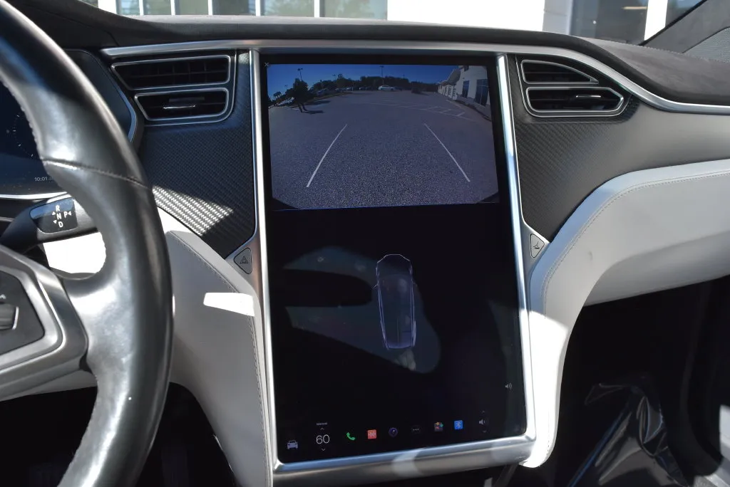 Tesla Model X photo 21